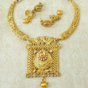 Mine Women’s Alloy Gold Plated Jewellery Set Glamorous